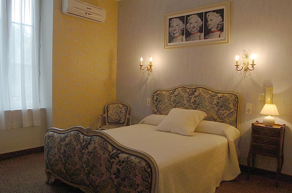Hotel Du Lion D'Or Entraygues-sur-Truyère الغرفة الصورة